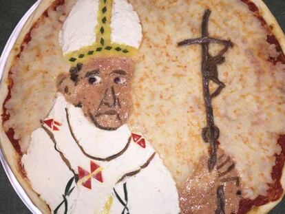 Una pizza con su cara para el papa Francisco