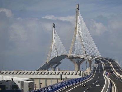 La construcción del puente de Cádiz en cuatro minutos