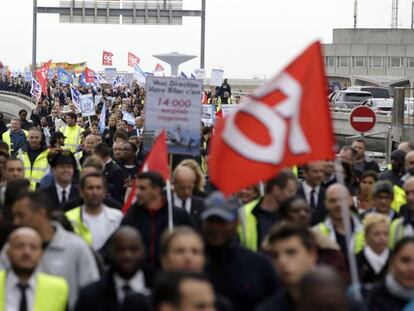 Cientos de empleados toman la sede de Air France por el plan de ajuste