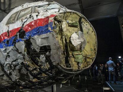 Reconstrucción del morro del avión MH17 derribado en julio de 2014 por un misil de fabricación rusa.