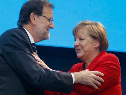 Merkel, a Rajoy: “Habéis cogido el toro por los cuernos”