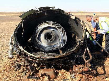 El avión ruso siniestrado en Egipto se rompió en el aire, según Moscú