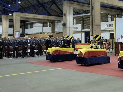 Parco adiós en el funeral a los tres militares muertos en helicóptero