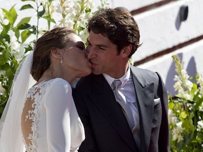 Los novios a la salida de la Iglesia