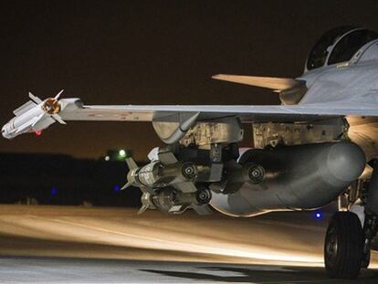 Imagen facilitada por el Ministerio de Defensa francés de un avión de combate.