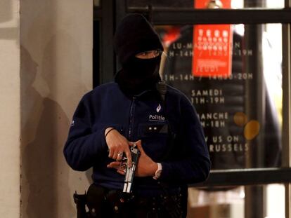La policía detiene a 16 personas en Bruselas sin encontrar a Abdeslam
