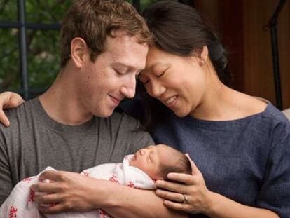 Mark Zuckerberg y su esposa Priscilla, con la recién nacida Max.