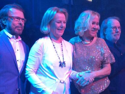 De izquierda a derecha: Bjorn Ulvaeus, Anni-Frid Lyngstad, Agnetha Faltskog y Benny Andersson.