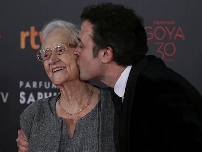 Daniel Guzmán, junto a su abuela Antonia.