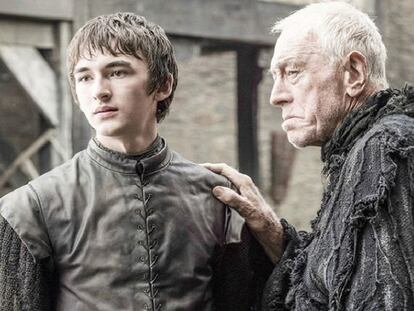 Bran Stark (Isaac Hempstead-Wright), junto al cuervo de tres ojos (Max Von Sydow)