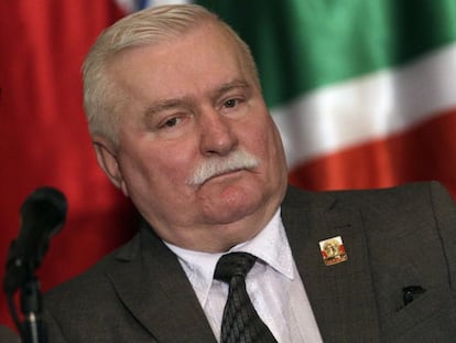 Semana fatal para Walesa y Angela Merkel