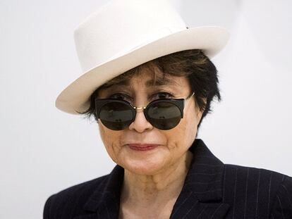 Yoko Ono es hospitalizada en Nueva York