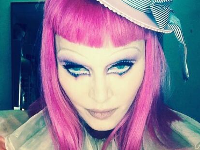 Madonna, vestida como un payaso, para su concierto en Melbourne.