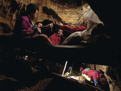 Excavaciones en la Sima de los Huesos de Atapuerca (Burgos).