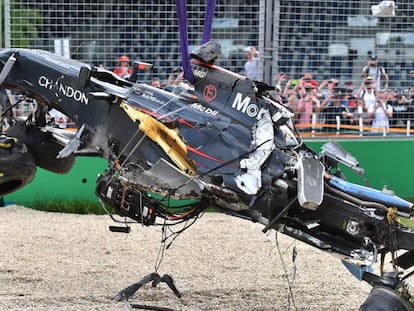 Las imágenes del accidente de Fernando Alonso en Melbourne, Australia.