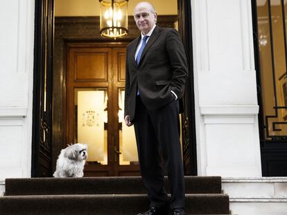 Jorge Fernández Díaz y 'Lola', la perrita ministerial