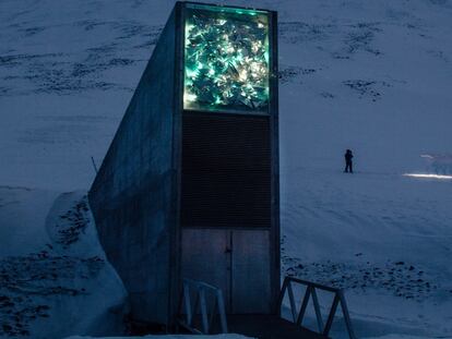 La entrada a la Bóveda de Semillas de Svalbard está en una montaña helada.
