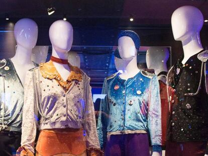 Los trajes que lució ABBA en Eurovisión, en la exposición 'Good Evening Europe'.