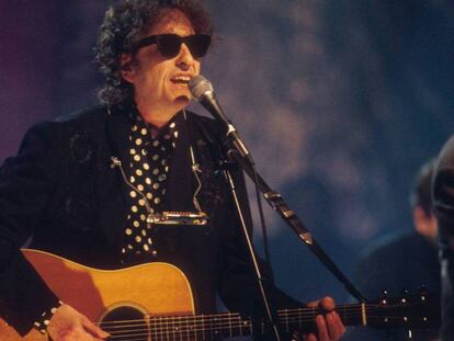 Dylan em 1994 durante sua apresentação no MTV Unplugged.