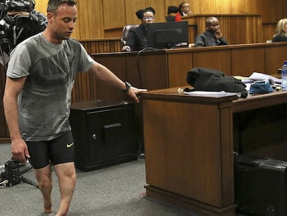 Pistorius retira as próteses e mostra sua vulnerabilidade