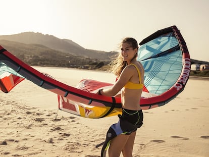 Gisela Pulido, en la playa de Valdevaqueros (Tarifa, Cádiz).