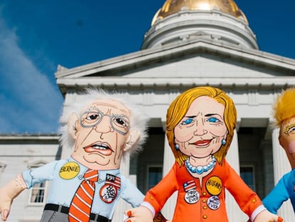 Los tres muñecos de Trump, Clinton y Sanders.