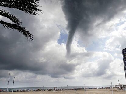 Tornado en la playa de Gandía.