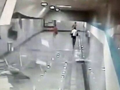 Desplome del techo del metro de Shanghái.