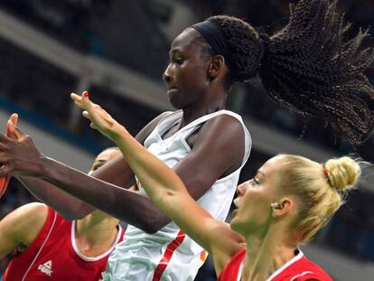 La selección española de baloncesto se enfrenta a Serbia.