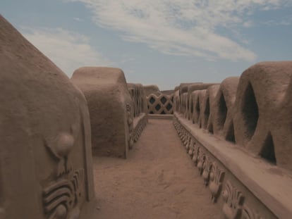 Huaca de la Luna y las ciudades de adobe peruanas