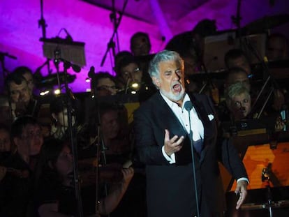 El tenor español Pácido Domingo durante su concierto en el Amazonas.