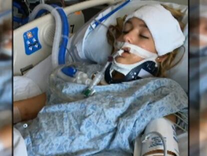 Ryleigh, en la camilla del hospital, tras sufrir un coma etílico.