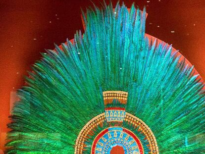 Penacho de plumas de Quetzal.