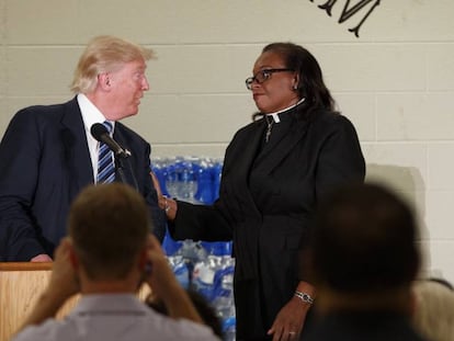 La reverenda Faith Green Timmons y el candidato republicano Donald Trump.