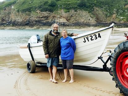 John Luce y su esposa, retratados en el noroeste de la isla de Jersey,
la zona que concentra
el mayor número de hablantes de jerseyés.
