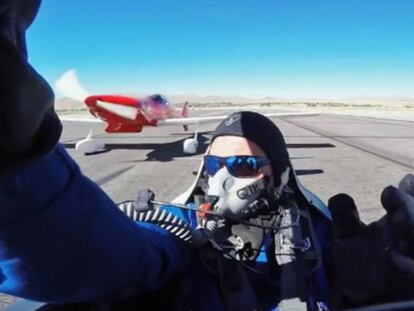 Un piloto salva la vida por centímetros en una carrera de aviones