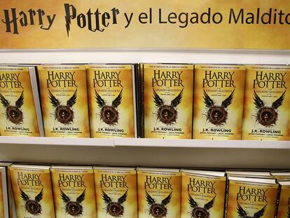 Primeros ejemplares de la octava entrega de la saga Harry Potter, 'Harry Potter y el legado maldito'.