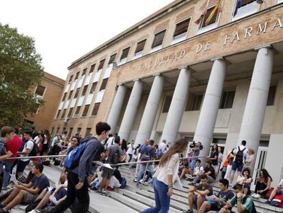 Fachada de la facultad de Farmacia de la Universidad Complutense de Madrid.