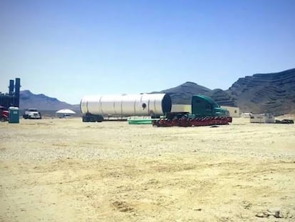 Proceso de construcción de un prototipo del proyecto 'Hyperloop Dubai'.