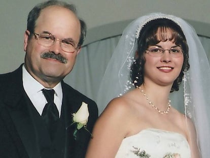 El famoso Asesino BTK, Dennis Rader, el día de la boda de su hija, Kerri Rawson. La foto fue cedida por Rawson a la publicación estadounidense 'The wichita eagle'.