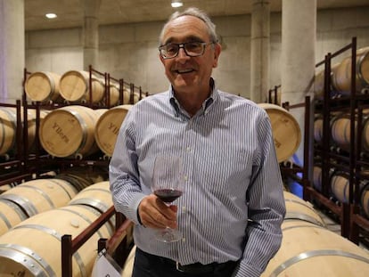 El enólogo francés Jean-Claude Berrouet en la bodega del Grupo Yllera en Curiel del Duero (Valladalid).