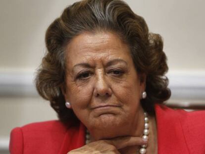 Rita Barberá anuncia su dimisión, el 26 de junio de 2015. En vídeo, los valencianos muestran sus condolencias a la exalcaldesa.