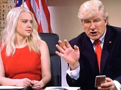 Alec Baldwin y Kate McKinnon, en Saturday Night Live.