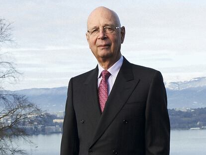 El alemán Klaus Schwab se estableció en Suiza, donde ejerció la docencia y fundó el Foro de Davos.
