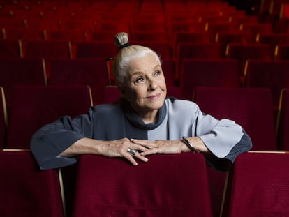 Lola Herrera representa
en el teatro Bellas Artes
de Madrid la función
La velocidad del otoño junto al actor Juanjo Artero.