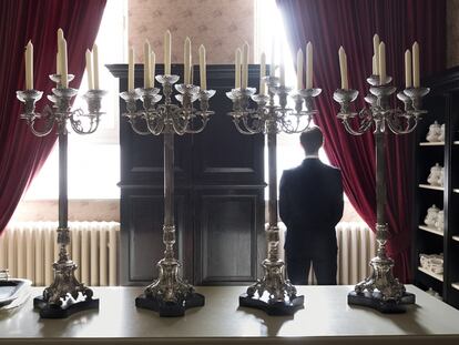 Habitación para la vajilla de porcelana. La academia tiene como sede un antiguo monasterio del siglo XIX rehabilitado y convertido en una enorme mansión con 135 habitaciones, dedicada por completo a la enseñanza del oficio.