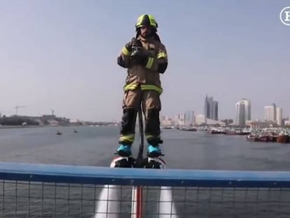 Tablas voladoras para sofocar incendios en el mar