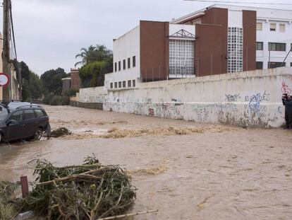 Las consecuencias de las fuertes lluvias en el arroyo La Caleta, Málaga.