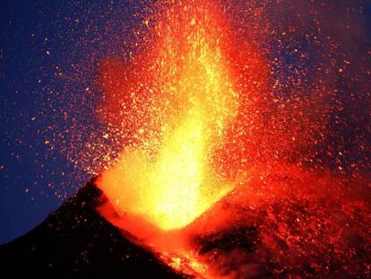 El Monte Etna en erupción