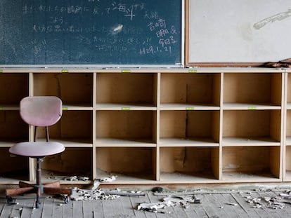 Un aula de la escuela Ukedo de Namie, en la región japonesa de Fukushima, seis años después del tsunami.